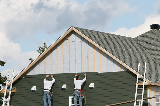 Professional Siding technician working in Harborcreek, PA